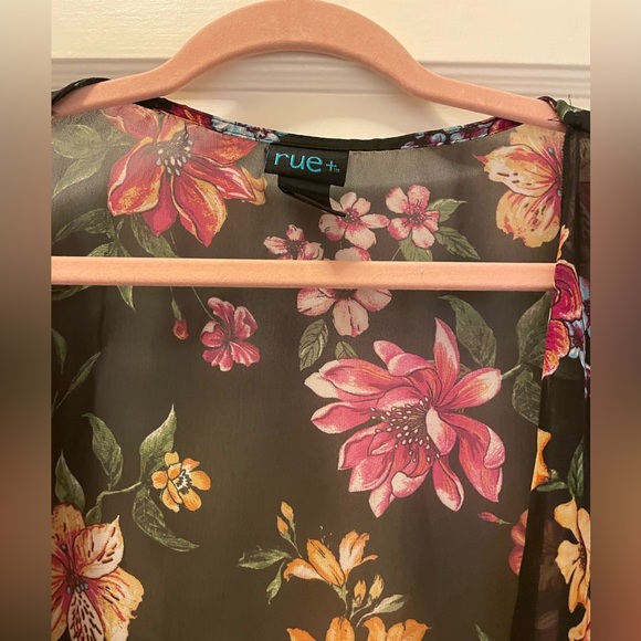 RUE + Vibrant Floral Flowy Sheer Shawl / OS fits most / EUC / 🌼🖤🌺 - Picture 4 of 7